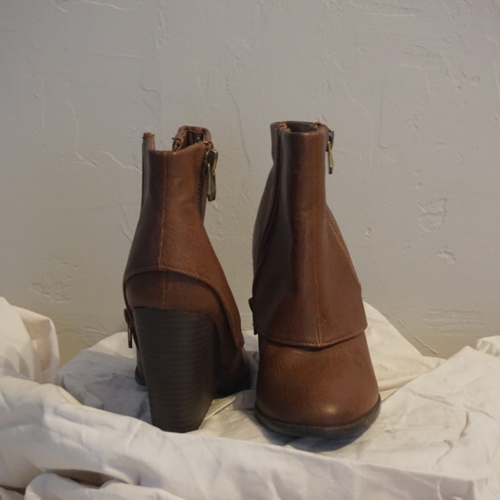 Fergalicious boots, 7.5, brown